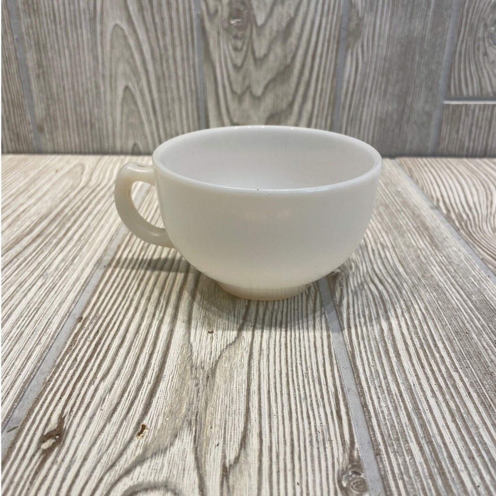 Vintage Hazel-Atlas Platonite Milk Glass Coffee Cup White D-Handle Mug